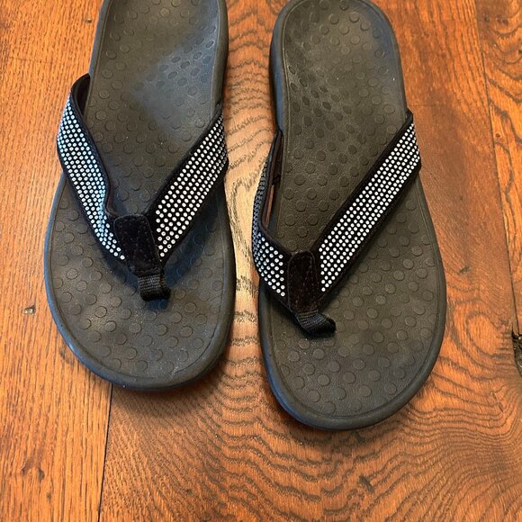 Black Vionic flip flops - 8 - Picture 1 of 3